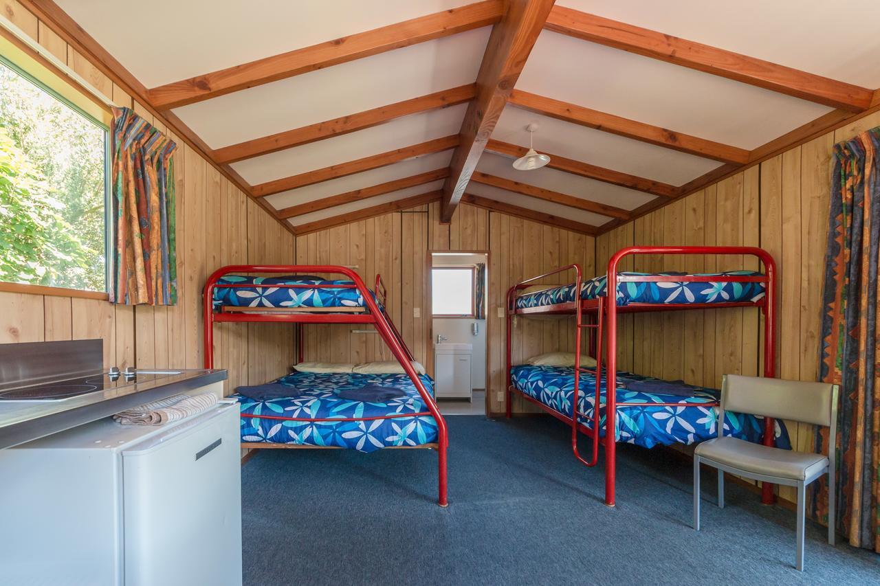 דנידין Aaron Lodge Holiday Park מראה חיצוני תמונה