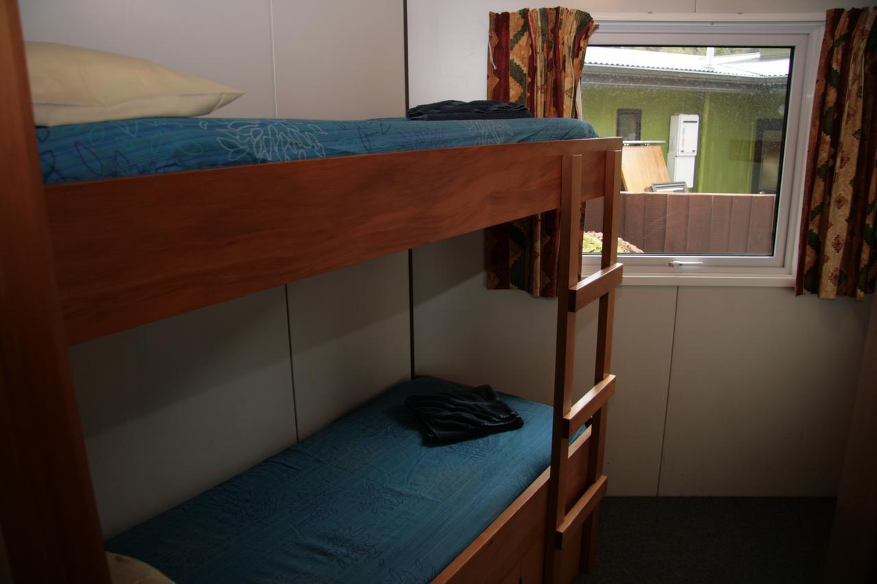 דנידין Aaron Lodge Holiday Park מראה חיצוני תמונה