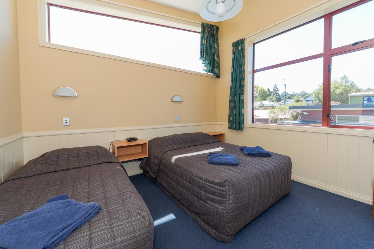 דנידין Aaron Lodge Holiday Park מראה חיצוני תמונה
